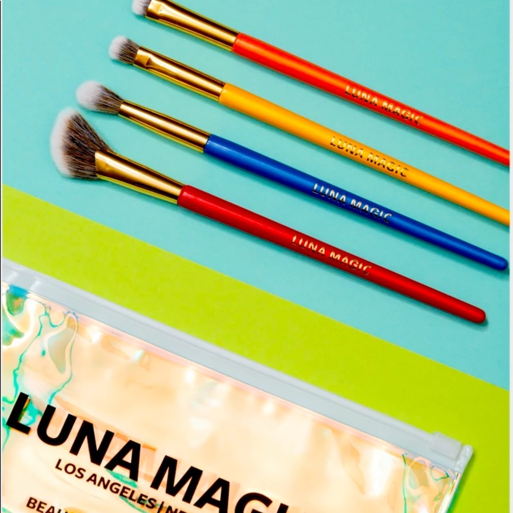 Luna magic brush set, new in bag